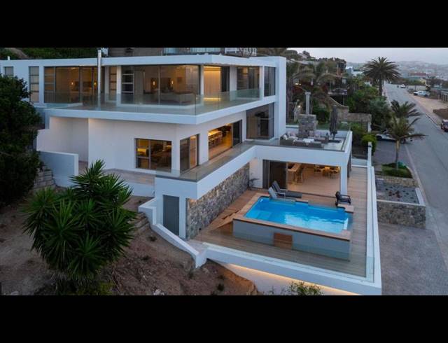 4 BEDROOM HOUSE FOR SALE IN MOSSEL BAY CENTRAL